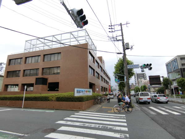 コスモ金町壱番館アプローチ10｜上記でマンションの左折をしましたが、あのまま直進すして来ることも可能です。水戸街道をあのまま直進すると金町郵便局があります。郵便局が見えたら左折です。