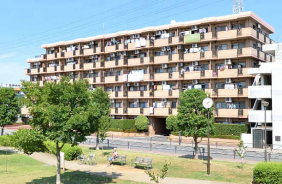セザールお花茶屋外観１｜セザールお花茶屋は昭和63年築、６階建ての大規模マンションです。
