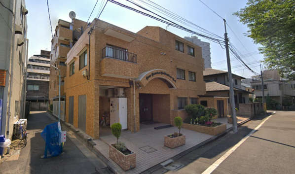ライオンズマンション西荻窪第３外観１｜ライオンズマンション西荻窪第３は５階建てのマンションです。西荻窪駅から徒歩１４分ほどですが、駅から一本道で分かりやすいです。