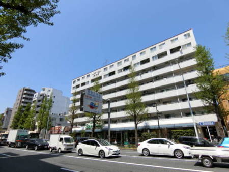 モンテベルデ新中野外観・共用部2｜モンテベルデ新中野は8階建てのマンションです。青梅街道沿いにあります。新中野駅、東高円寺駅、中野駅も徒歩圏内です。