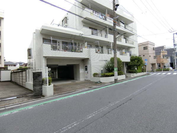 コスモ金町壱番館外観共用部8｜外観・エントランス・車路の様子です。