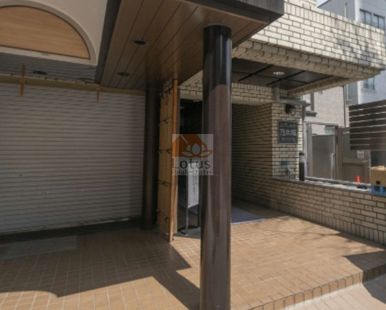 エクレール乃木坂エントランス１｜千代田線「乃木坂」駅から徒歩1分の立地です。