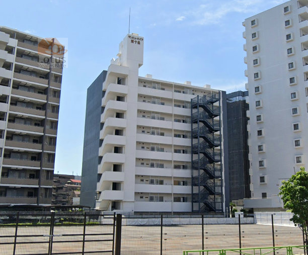 サンビューハイツ東十条外観１｜サンビューハイツ東十条は昭和57年築、9階建てのマンションです。