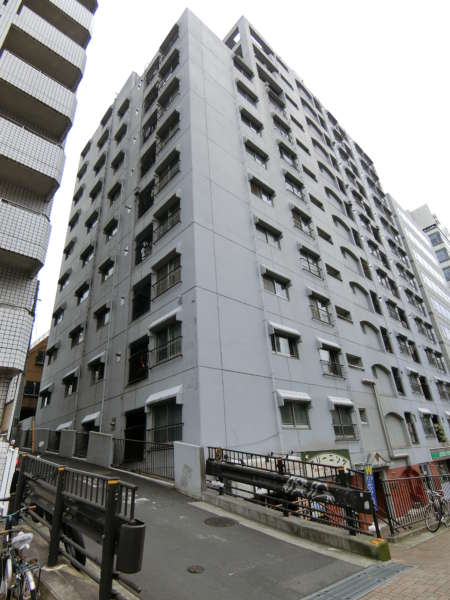 豊栄新都心マンション外観共用部4｜外観です。都心部ですので南側の眺望は建物がありますが、道路を一本挟んでいて、ふさがってはいません。採光・換気は対応できそうです。