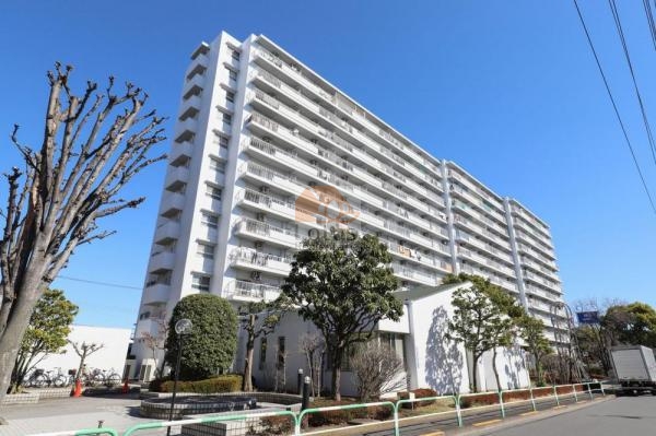 ディアハイム赤羽外観１０｜ディアハイム赤羽は昭和62年築、１２階建ての大規模マンションです。敷地内に区立北赤羽図書館があります。