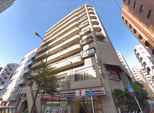 サニーヒルズ北大塚外観２｜1階にコンビニが入っています。
