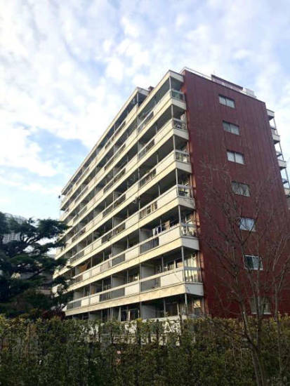 愛住ハイツ外観１｜外観です。周辺もお寺さんの敷地であり、静かな環境を保っています。