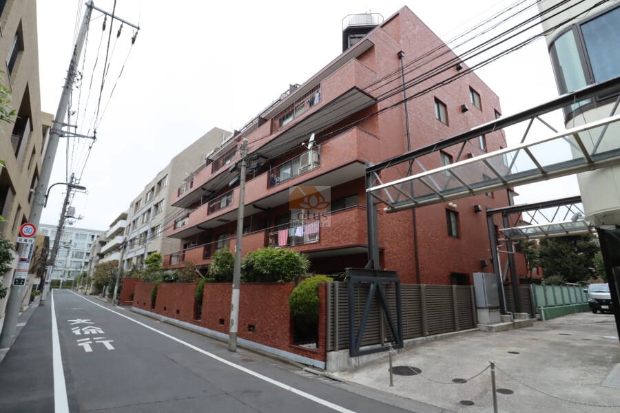 シティハウス駒込外観1｜シティハウス駒込は５階建てのマンションです。静かな住宅街です。
