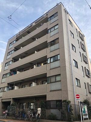 グランベル上野の杜は、1998年（平成10年）4月築、８階建てマンションです。昭和通りから一本入った静かな住宅街です。入谷駅が近いです。鶯谷駅、上野駅も徒歩圏内です。