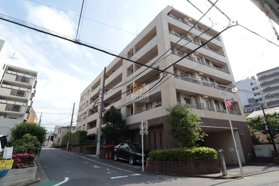 武蔵関ガーデンハウス外観1｜武蔵関ガーデンハウスは平成12年完成の8階建てマンションです。駅徒歩3分の好立地です。