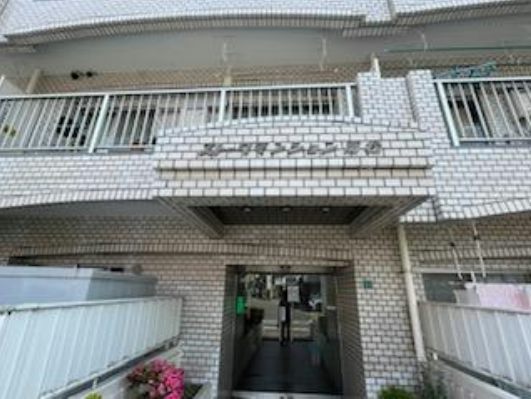 ストークマンション高松エントランス２｜有楽町線他「要町」駅から徒歩5分の立地です。