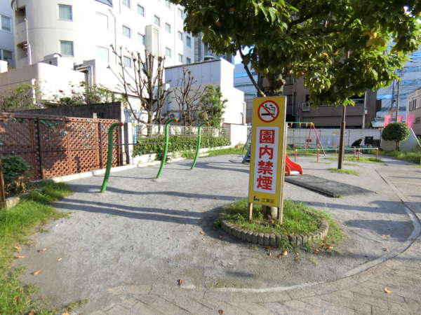 ニックアーバンハイム東陽町外観共用部4｜東陽四丁目児童遊園は小さな児童遊園です。