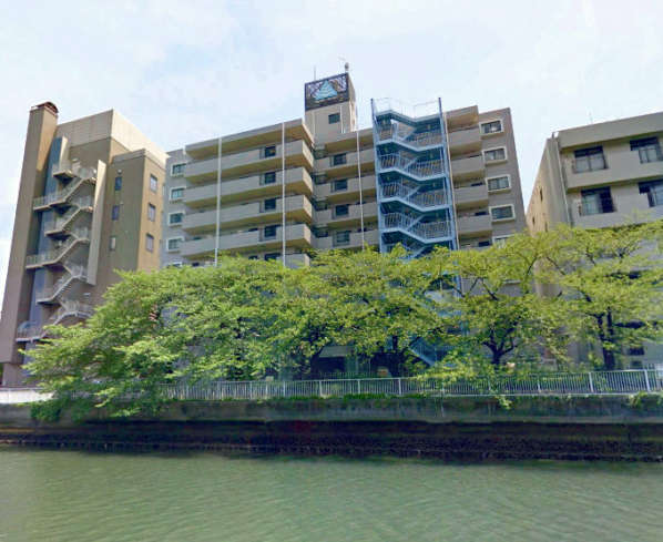 パシフィックパレス清澄外観３｜パシフィックパレス清澄は８階建てのマンションです。北側は小名木川に面しています。清澄白河駅A１出口から徒歩１分です。清澄公園も近くにあり、自然と下町情緒を感じます。