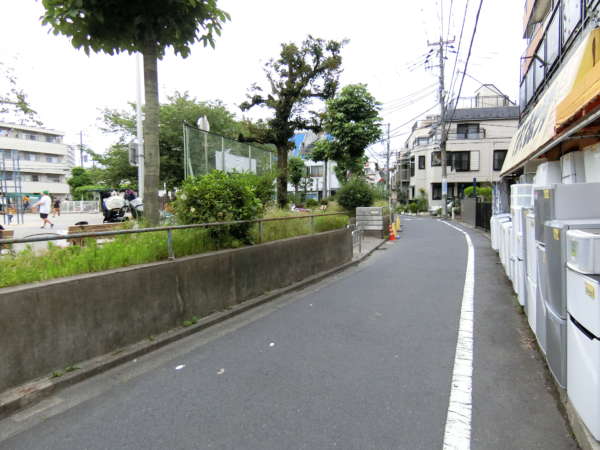 向島リリエンハイムアプローチ4｜ふじのき公園につきあたりますから、右折です。