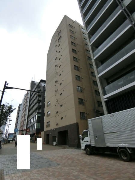 初台中央マンションアプローチ5｜見通しの良いロケーションですので、すぐわかるでしょう。