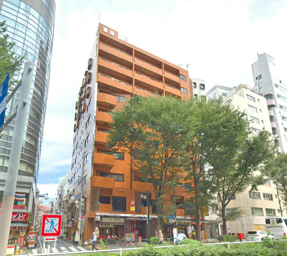 第３３宮庭ビル外観２｜第３３宮庭ビルは１０階建てのマンションです。新宿三丁目駅に近く、新宿駅も徒歩圏内です。
