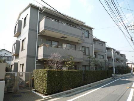 ヴィルヌーブ氷川台外観１｜ヴィルヌーブ氷川台の辺は戸建てが多い第一種低層住居専用地域です。新桜台駅、氷川台駅、小竹向原駅が徒歩圏内です。