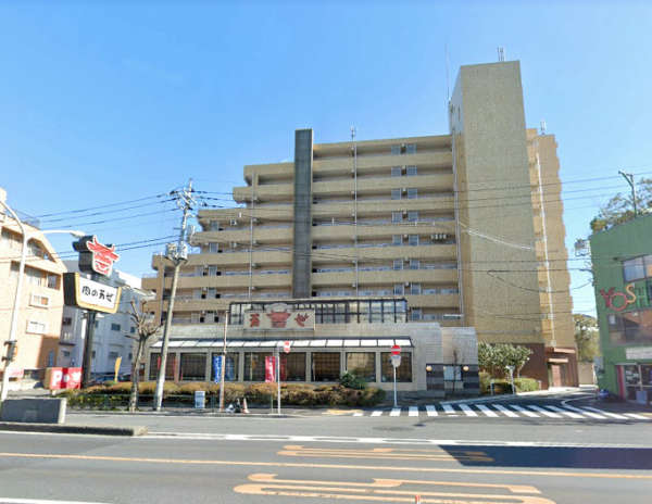 グレイスコート練馬桜台外観１１｜グレイスコート練馬桜台は昭和６１年３月完成１０階建てのマンションです。環七通り沿いの「肉の万世環七豊玉店」が目印です。