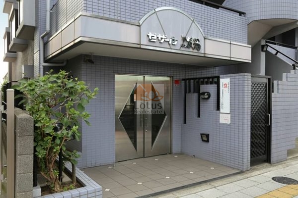 セザール上板橋エントランス１｜エントランスは国道254号（川越街道）側にあります。