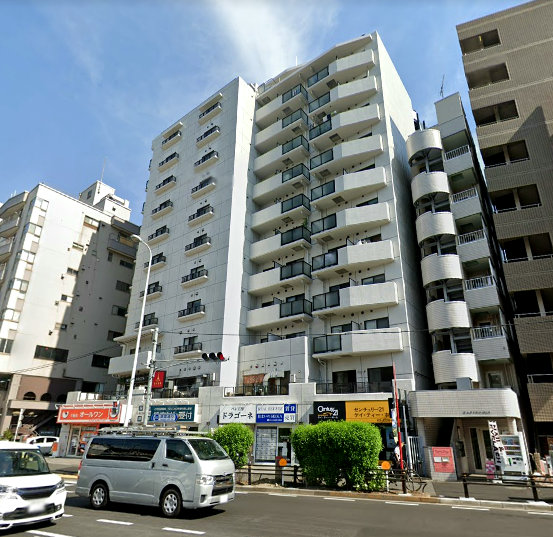 ウィン四ツ谷外観２｜ウィン四ツ谷は昭和５９年築、１３階建てのマンションです。靖国通り沿いにあります。
