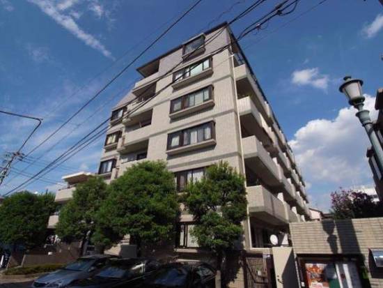イトーピア市ヶ谷山伏町は平成8年築、6階建てのマンションです。周辺は静かな住宅地です。