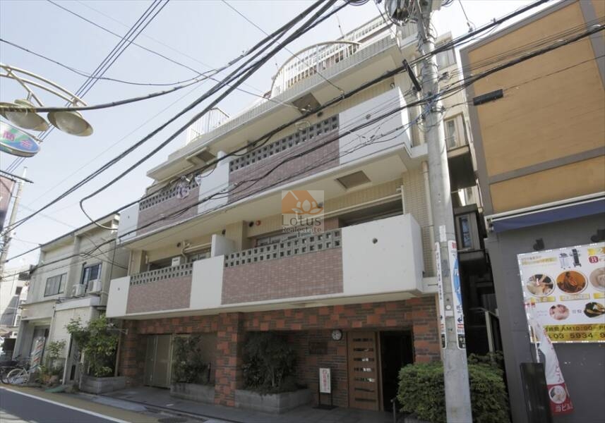 ランドステージ中村橋外観3｜ランドステージ中村橋は平成14年築、６階建てのマンションです。中村橋駅をでて駅前の商店街をまっすぐ徒歩3分、とても便利な立地です。