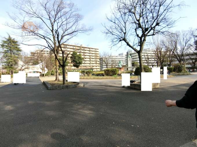 赤羽スカイハイツ外観共用部5｜目の前の赤羽公園です。