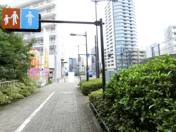 初台中央マンションアプローチ2-5｜山手通りを北上します。