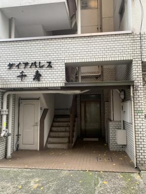 ダイアパレス千寿エントランス１｜北千住駅から徒歩9分です。