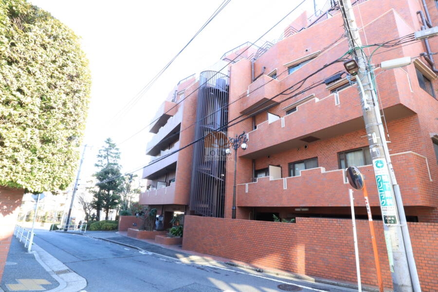ゾンネンハイム元麻布外観1｜ゾンネンハイム元麻布は７階建てのマンションです。