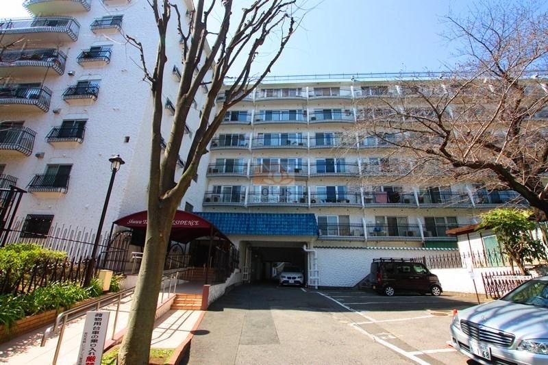 秀和高輪レジデンス 6｜秀和高輪レジデンスは７階建て、総戸数２００戸の大規模マンションです。泉岳寺駅、白金高輪駅が徒歩圏内です。