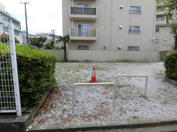 江古田サニーハイツ外観共用部8｜公園的なスペースとなっています。