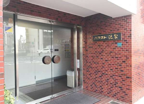 パラスト池袋エントランス１｜エントランスです。