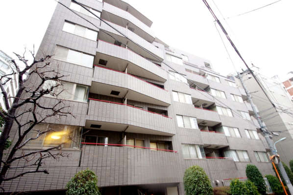南麻布パーク・ホームズ_外観｜南麻布パークホームズは平成7年築、9階建てのマンションです。