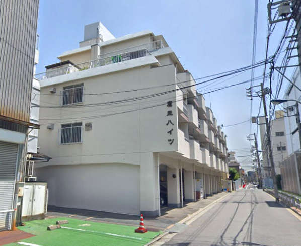 鷹匠ハイツ外観１｜鷹匠ハイツは昭和４９年築、５階建てのマンションです。