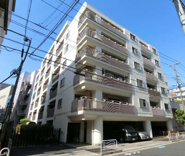 永信東陽ハイツ外観１｜前面の道路も幅広いため、開放的な印象を受けます。