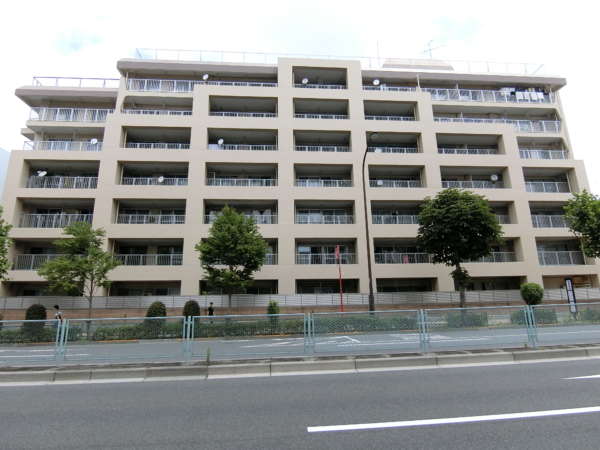 江古田サニーハイツ外観共用部1｜南西側（目白通り側）からみた外観です。