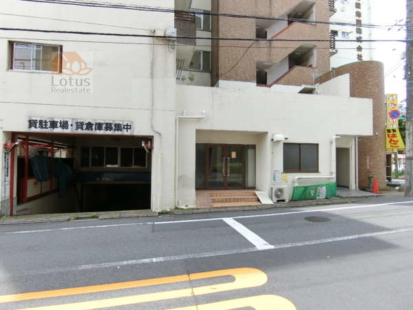 西荻サンケーマンション外観共用部5｜貸駐車場等は別運営です。