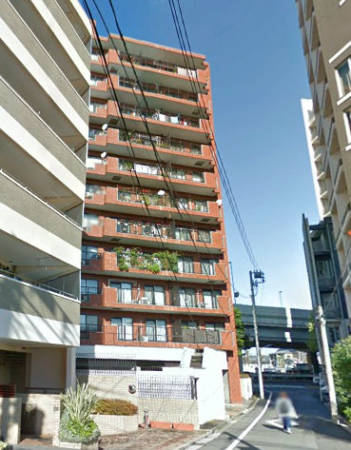 南青山ロイアルハイツ外観１｜南青山ロイアルハイツは１１階建てのマンションです。六本木通り沿いにあります。