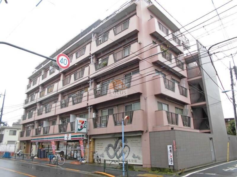 南高円寺コーポ1｜南高円寺コーポは6階建ての旧耐震マンションです。大久保通りに面しており、1階には「セブン-イレブン 東高円寺店」があり、日常の買い物や急な必要品の調達に便利です。