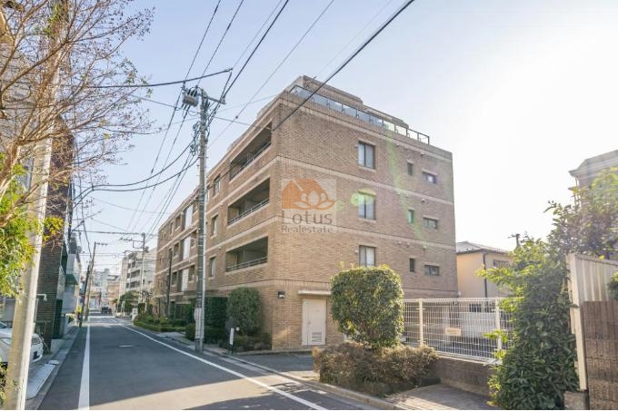 中野富士見町パークハウス外観６｜中野富士見町パークハウスはは1994年（平成6年）に建てられた5階建てのマンションです。駅から近く便利ですが、周辺は静かな住宅街です。