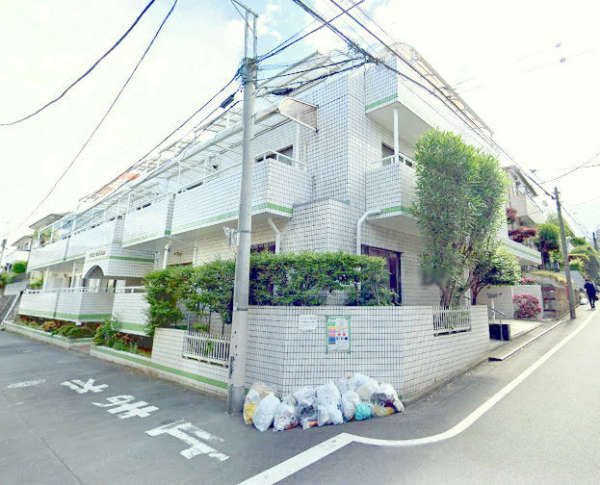 サウスヒルズ４４８は昭和６１年築、３階建のマンションです。