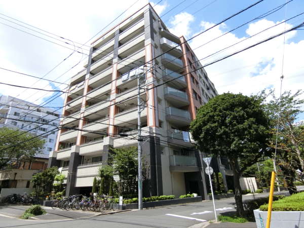 サンクタス南葛西外観共用部7｜十字路に出ますから、その角の１つにサンクタス南葛西はあります。