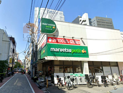 マルエツプチ 芝二丁目店１｜徒歩2分にスーパーマーケット「マルエツプチ 芝二丁目店」があります。2階には100円ショップがあり便利です。