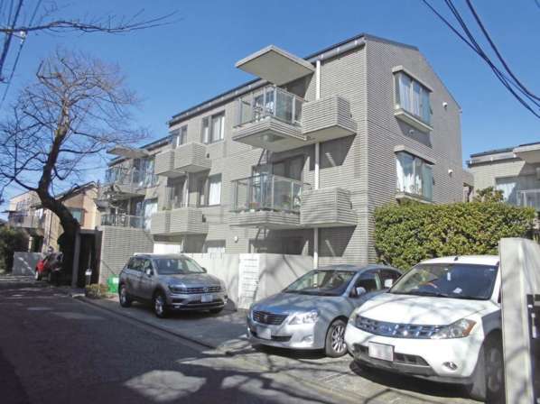 荻窪オリエントコート外観３｜荻窪オリエントコートは３階建ての低層マンションです。
