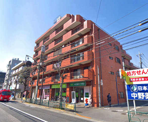 中野ダイヤハイツ外観１｜中野ダイヤハイツは６階建てのマンションです。早稲田通りに面していいます。目の前には東京警察病院があります。