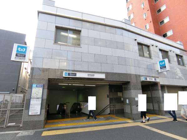 サンパークマンション高田馬場アプローチ2｜サンパークマンション高田馬場の最寄り駅は副都心線西早稲田駅です。高田馬場駅も徒歩圏内です。写真は西早稲田駅です。