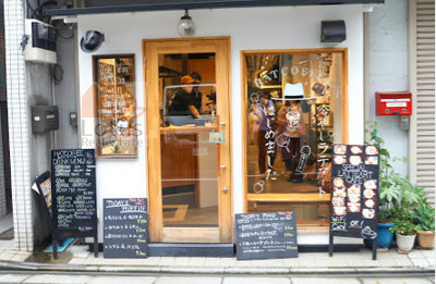 HATCOFFEE1｜「HATCOFFEE」まで徒歩１分です。ラテアートがすごいカフェです。好きな絵やキャラクターをオーダーして書いてもらえます。