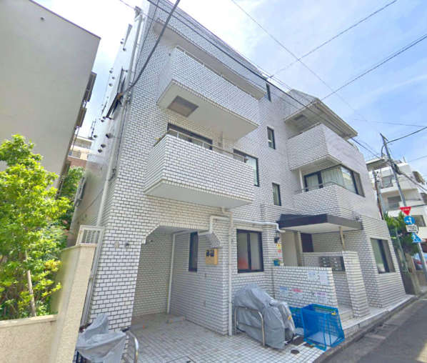 フラットトクガワ外観１｜フラットトクガワは５階建ての小規模マンションです。恵比寿ガーデンプレイス近くの静かな住宅街にあります。