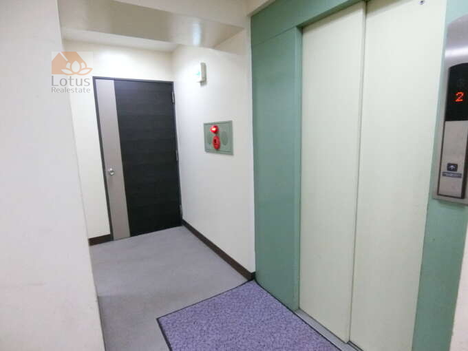 梅島コーポ外観共用部8｜エレベーターあります。